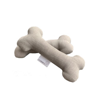 zwei graue Stoffknochen von whatlassielikes als Hundespielzeug